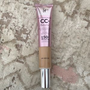 IT Cosmetics CC+ Illumination Foundation - Light
